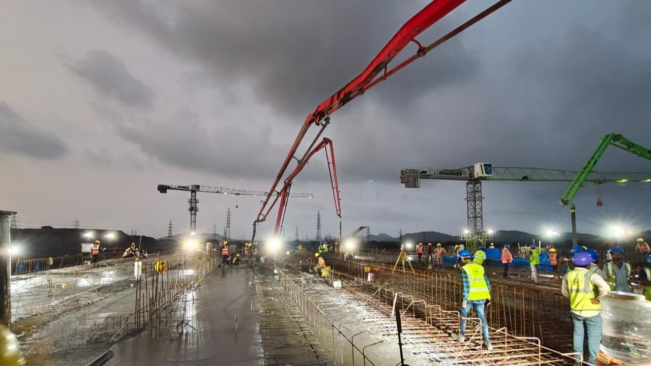 It said that the newly cast slab measures approximately 40 metres in width and 37 metres in length, using over 1,070 cubic metres of concrete. It is the first of nine such slabs that will form the base for the track-laying work at the station