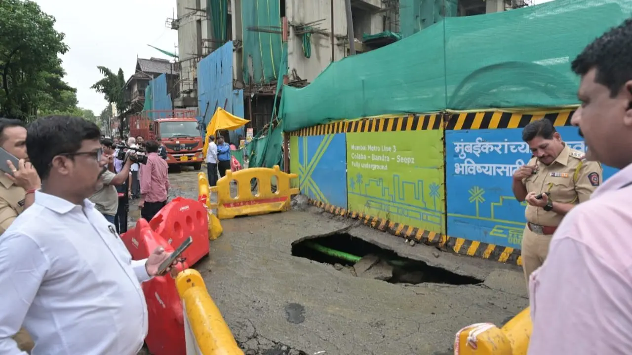Mumbai: Road caves in near Thakurdwar signal: BEST bus gets stuck