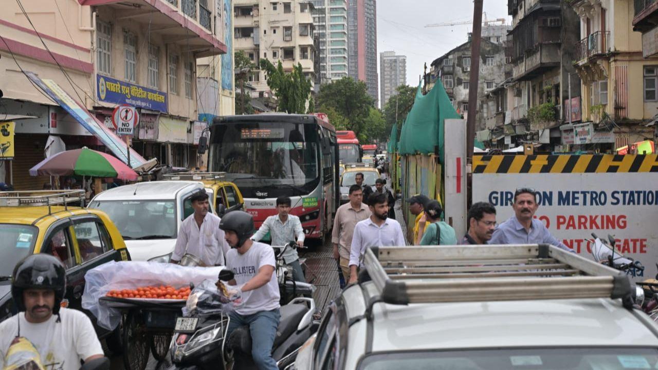 The incident occurred around 9:30 a.m. as the Route No. 121 bus (Bus No. 6232) from Backbay Depot was on its way to J. Mehta Marg