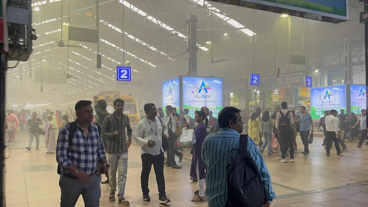 The Mumbai Fire Brigade (MFB), police, and local BMC ward staff immediately rushed to the spot to launch a fire-fighting operation, they said
