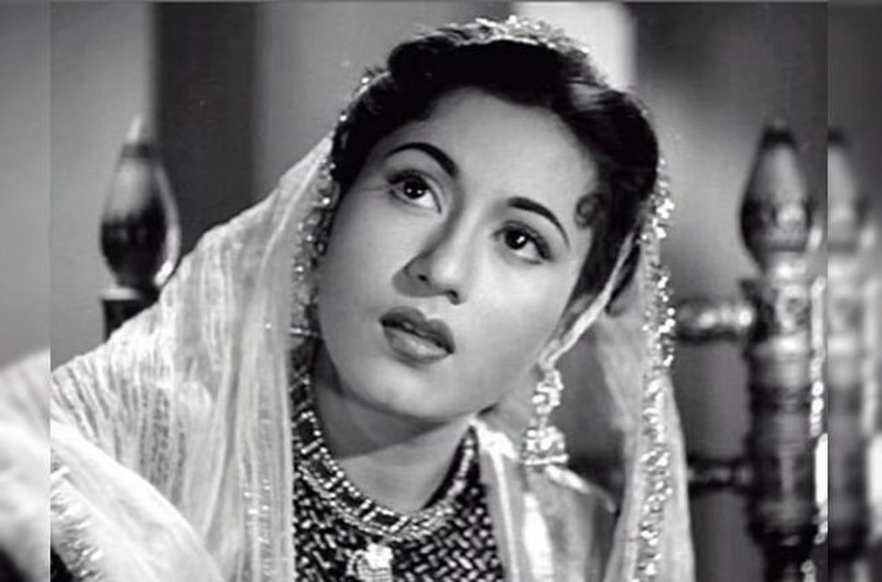 Madhubala (age 36)
Iconic actress Madhubala passed away on February 23, 1969. She suffered from a prolonged heart ailment (congenital heart disease), which worsened over the years, leading to her early death