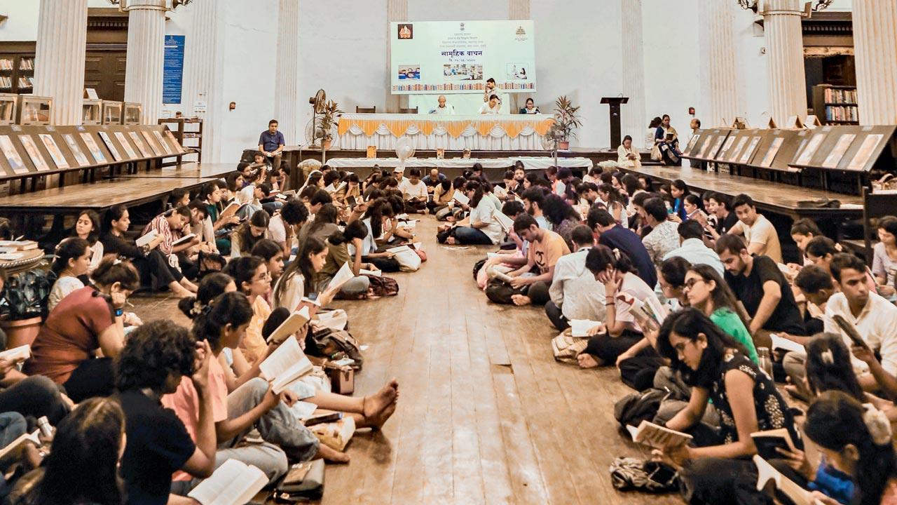 Readers at the State Central Library. Pic courtesy/Shantanu Naidu 