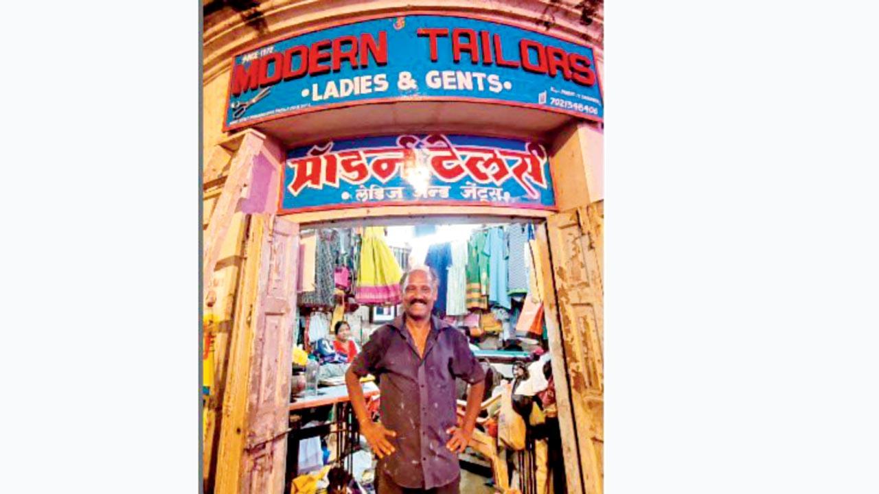 Anil Adangale with a hand painted banner. Pic courtesy/@karfule