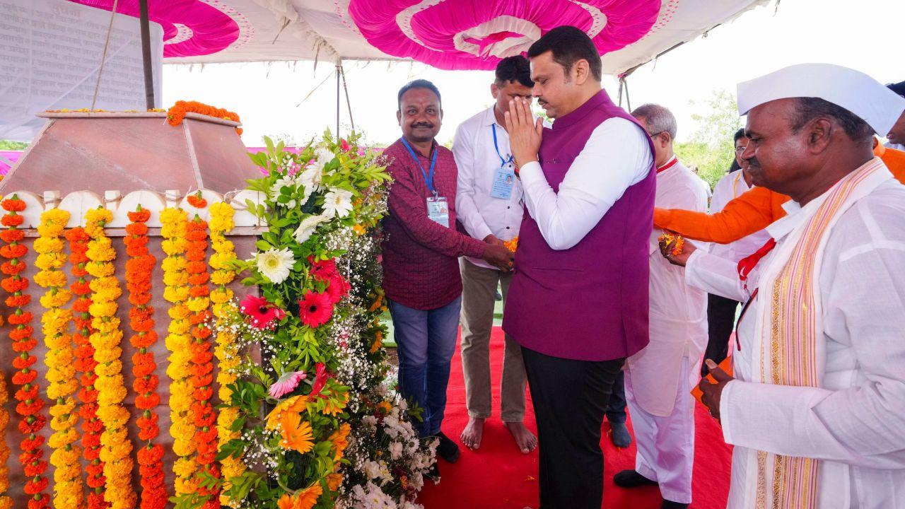 Maharashtra CM Devendra Fadnavis inaugurates Khajyaji Naik memorial in Jalgaon