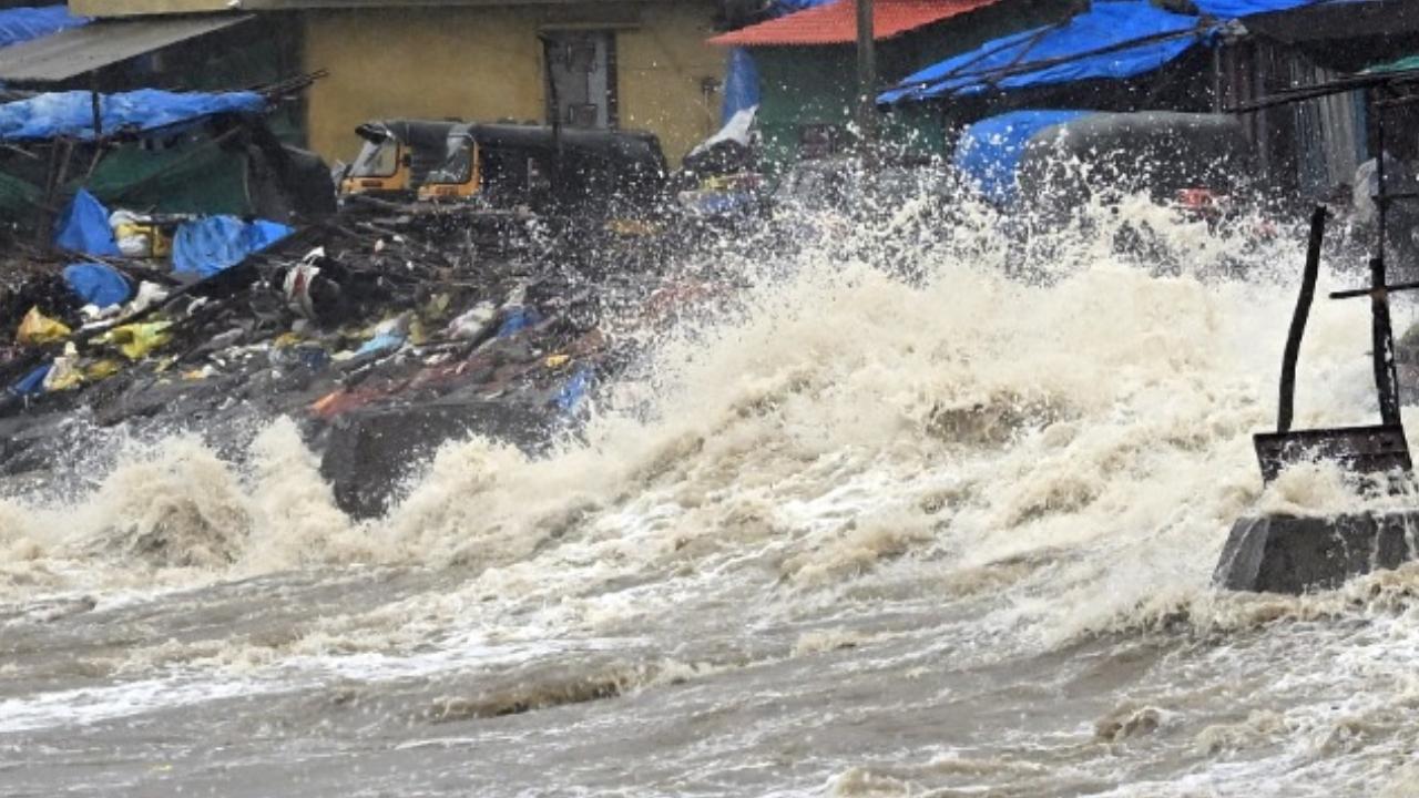 A low tide was expected at 7:02 pm on Thursday with a level of 1.60 metres, and at 6:42 am on Friday at 0.37 metres