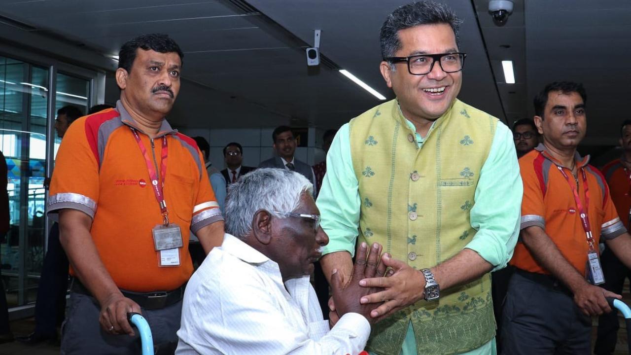 Another group of 165 Indians were flown back to New Delhi from Amman in a C-17 military transport aircraft. They were received at the airport by Union Minister L Murugan