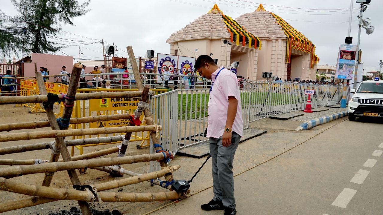 The sweeping of the route of the Rath Yatra by a golden broom began at 1:45 pm