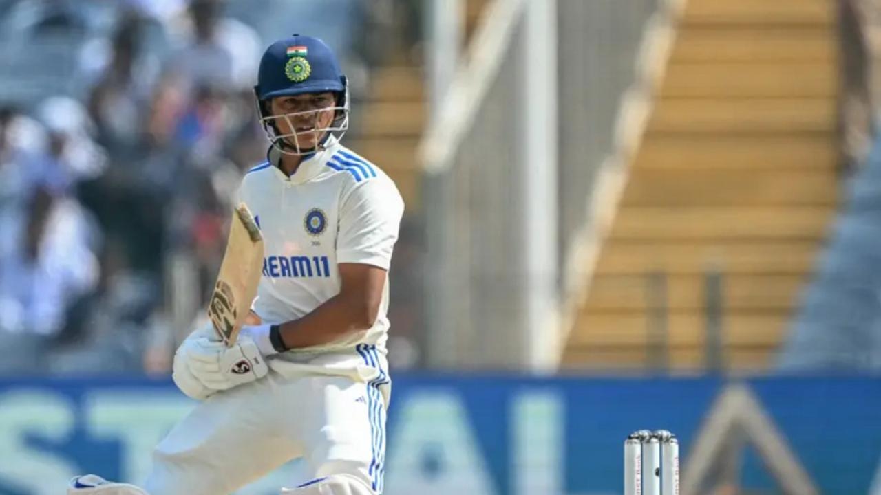 Jaiswal dropped a record fourth opportunity when he spilt Duckett's catch in the 39th over when the southpaw was at 97. He punished India for the mistake and returned to the dressing room with 149 after 15.5 overs (Pic: File Pic)