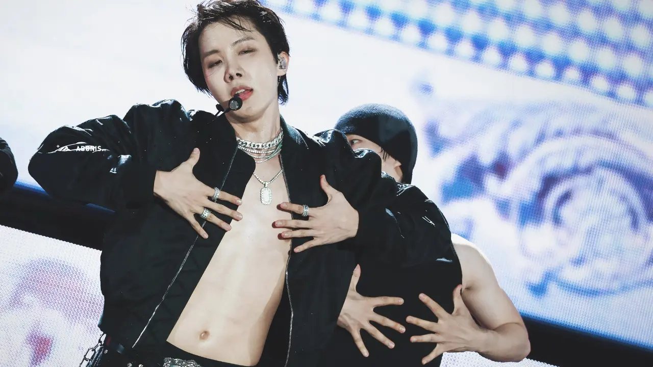 BTS J-hope flaunts his ripped body in Killin It Girl ARMY loses its cool