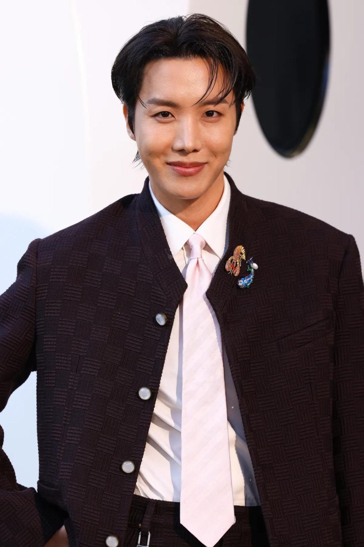 J-Hope
Fresh off his shirtless concert finale, J-Hope arrived in full Louis Vuitton attire, complete with a soft baby pink tie that added a playful touch