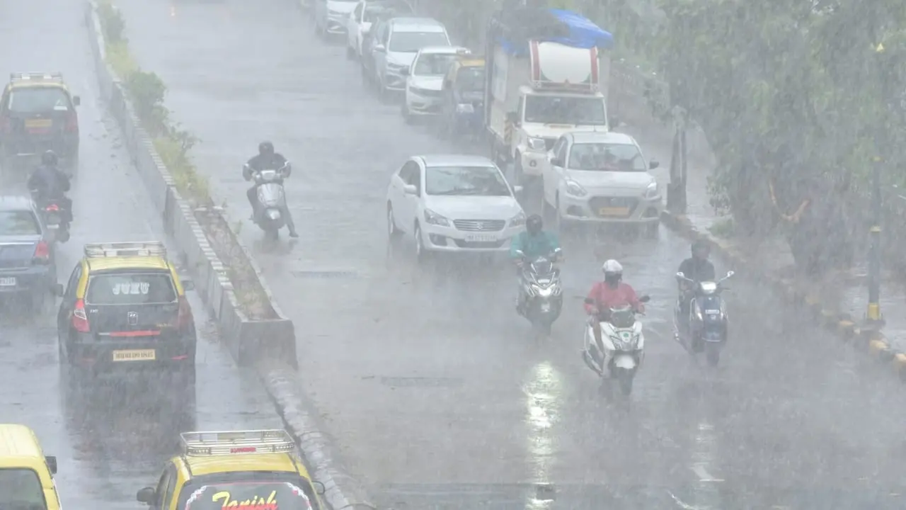 One killed, four injured during heavy rains in Mumbai on Monday