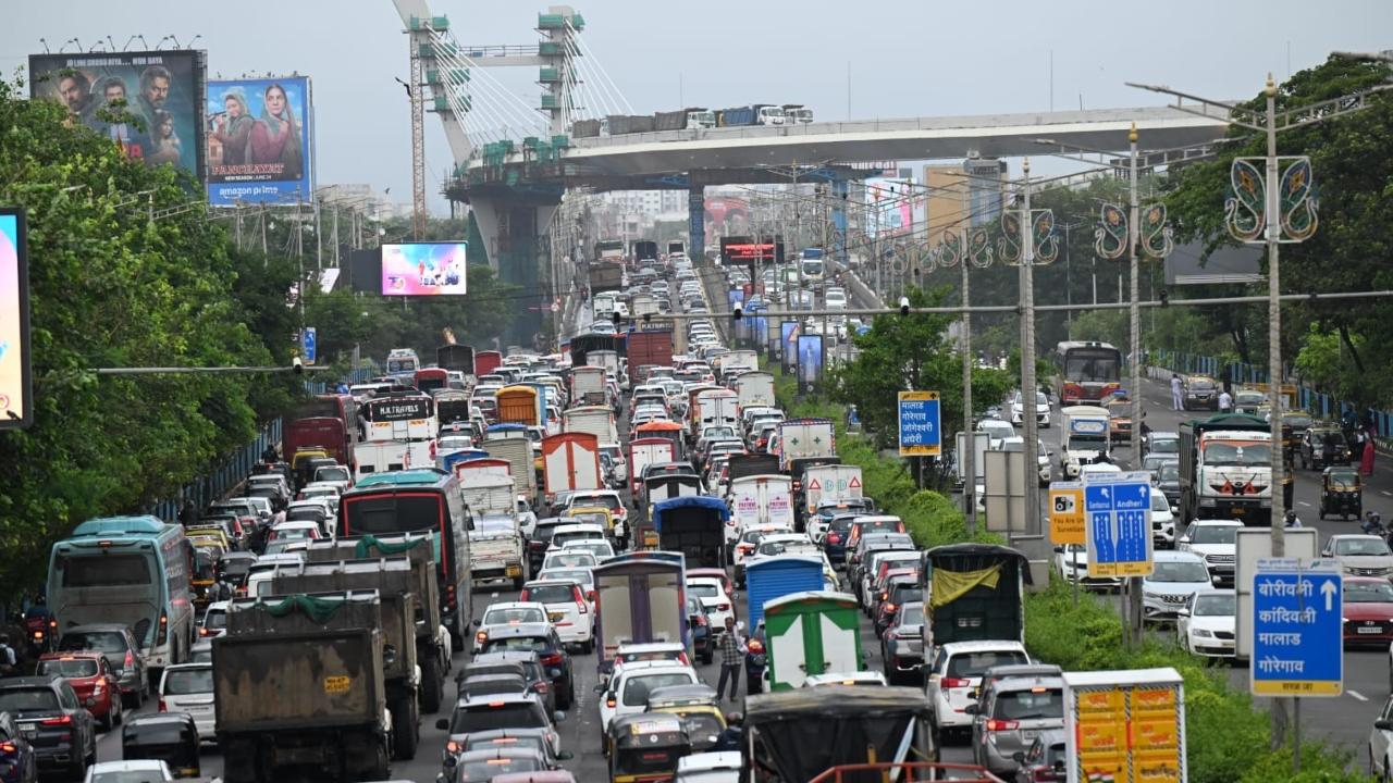 In a nowcast warning issued at 5 pm on Wednesday, the IMD Mumbai said that moderate to intense spells of rain very likely to occur at isolated places during next 3-4 hours