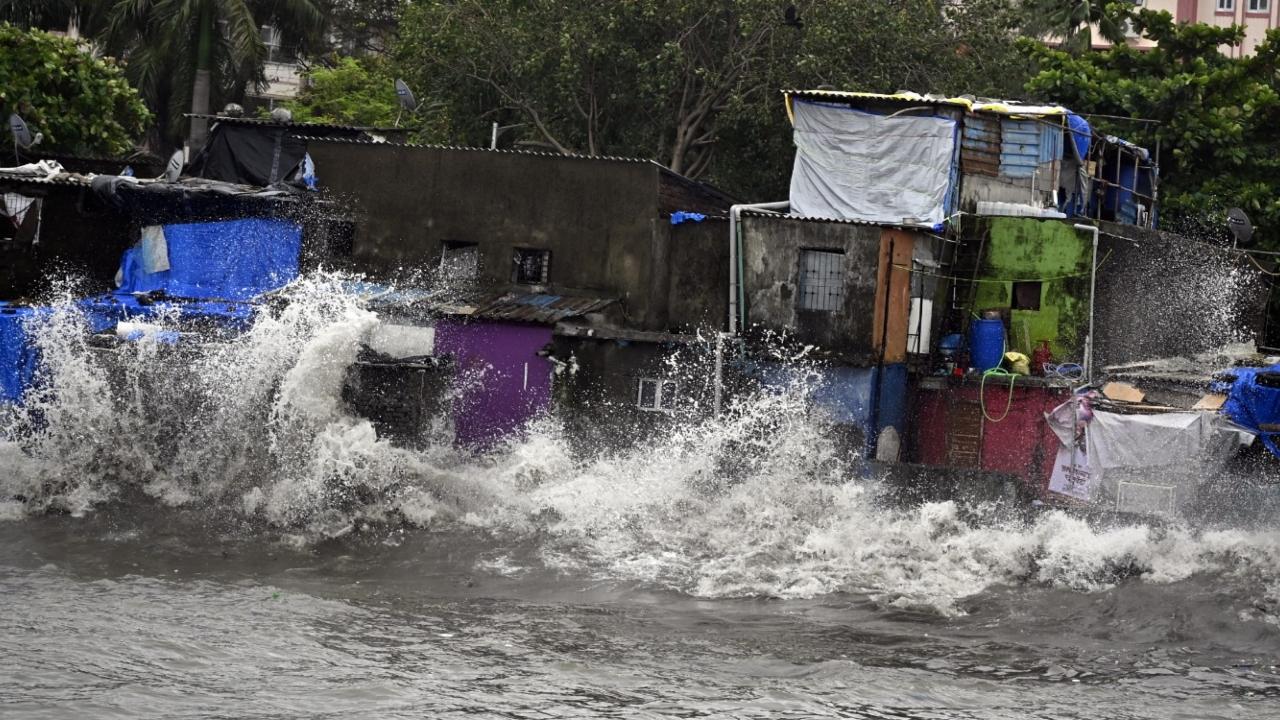 Meanwhile, during the 24-hour period between 8 am on June 25 and 8 am on June 26, the island city recorded 0.60 mm of rainfall. The eastern suburbs received 6.80 mm, while the western suburbs registered 2.65 mm