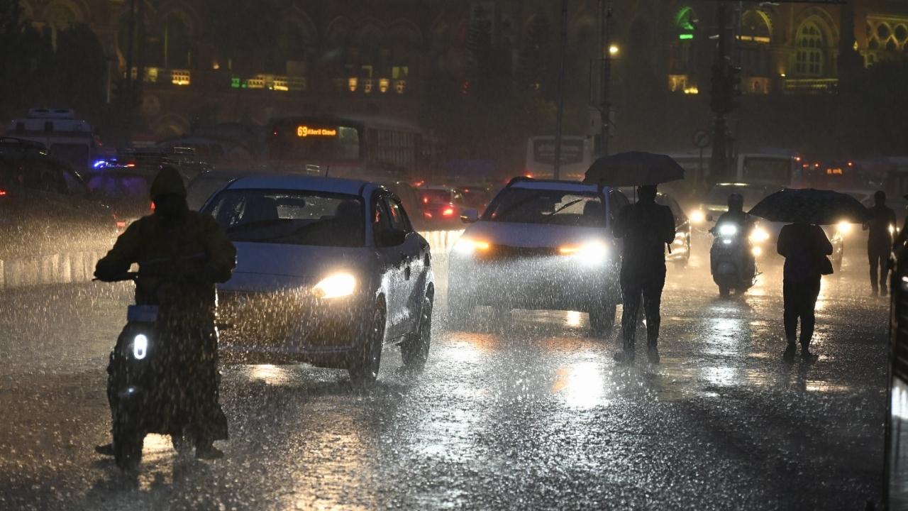 Earlier, the average rainfall recorded between 8 am on June 22 and 8 am on June 23 was 3 mm in the city, 10 mm in the eastern suburbs, and 5 mm in the western suburbs
