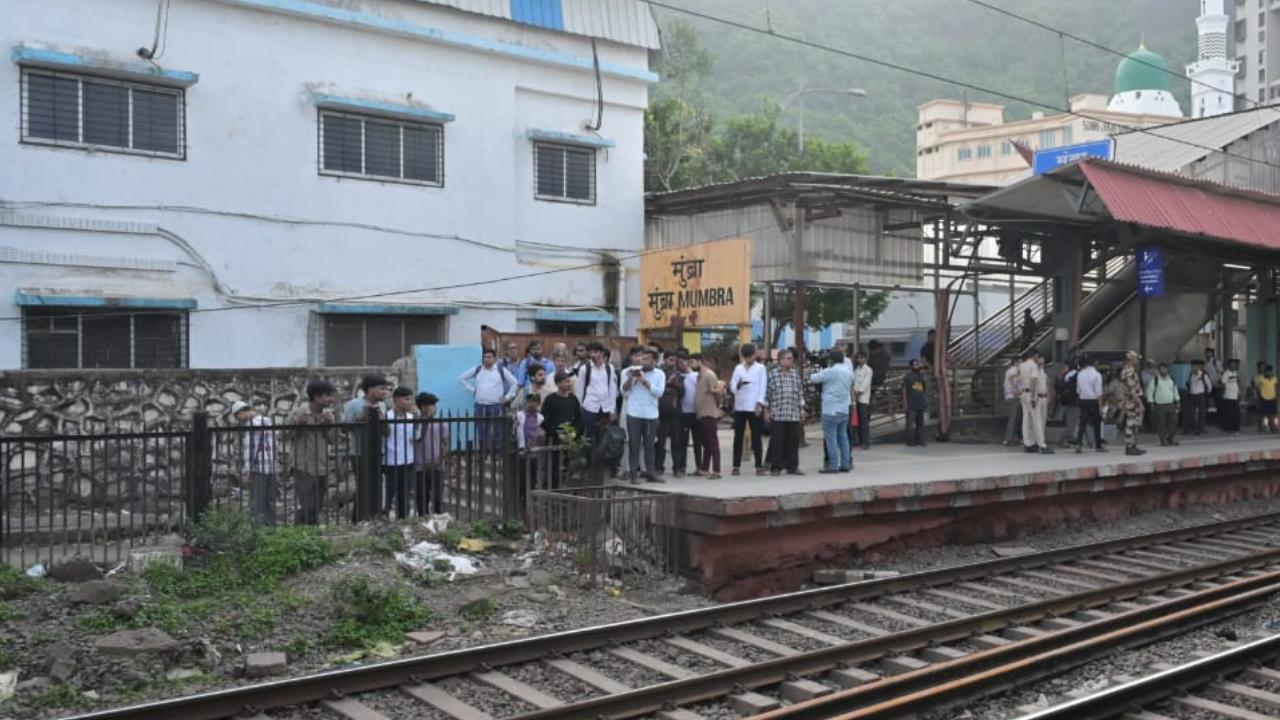 A railway team reached the spot at Mumbra station in the evening and took measurements of the gap between the two fast line (Up and Down) tracks there, other officials said