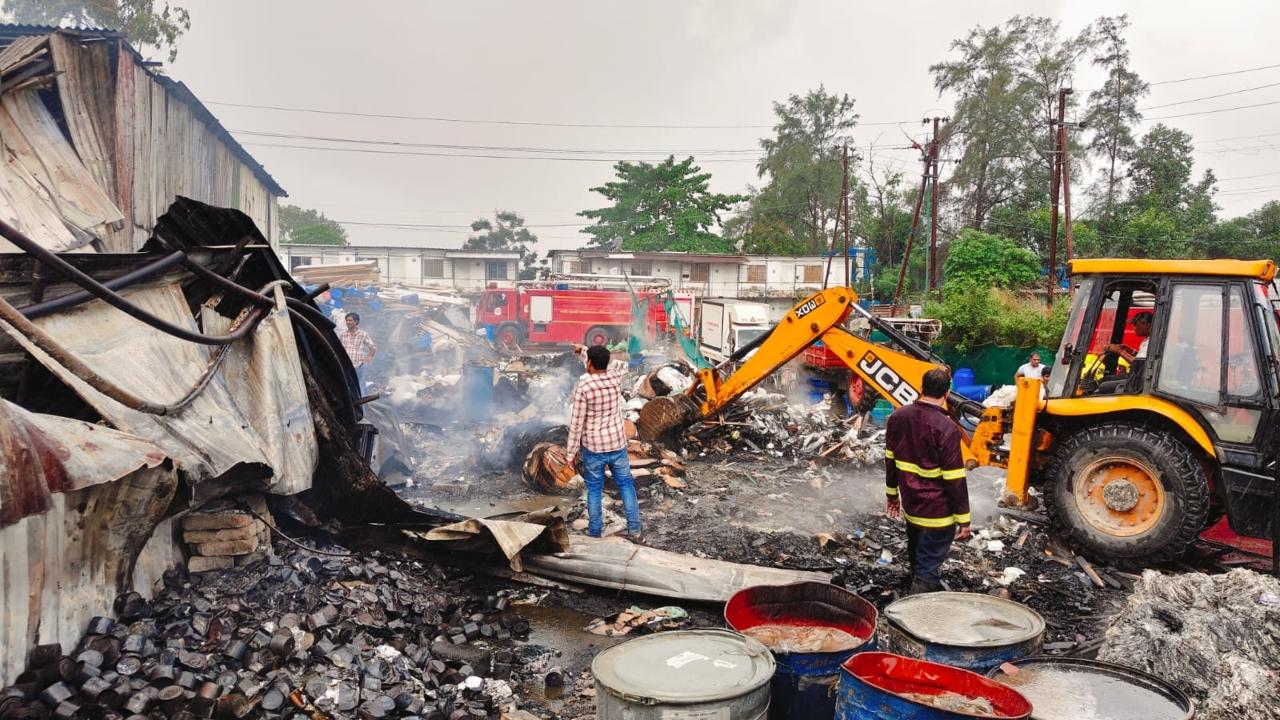 Police personnel along with fire brigade teams from Thane and various nodes in Navi Mumbai reached the spot and a firefighting operation was launched