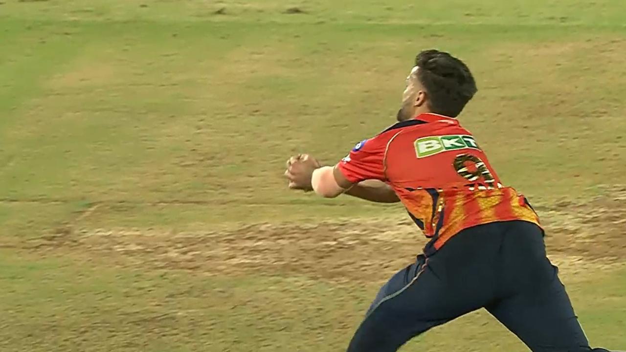 Kohli falls victim to Omarzai’s brilliantly executed catch in IPL final: WATCH