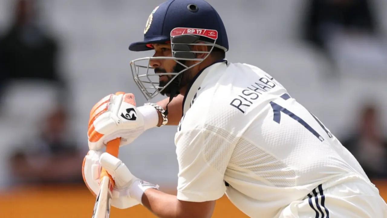 During the 2019 Test series between India and Australia, Rishabh Pant played an unbeaten knock of 159 runs. In his explosive style, the left-hander took 189 balls, smashing 15 boundaries and a maximum. Despite a heroic century, the match between India and Australia ended in a draw