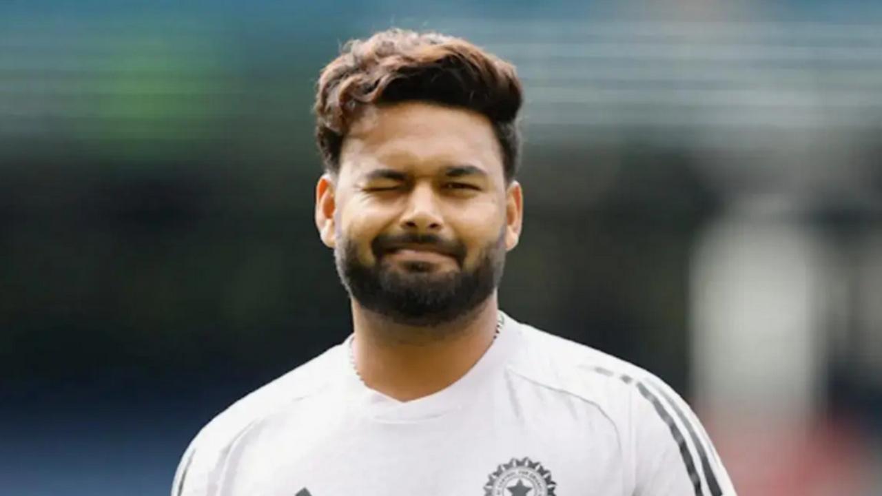 In 2022, when India toured South Africa for the Test series, Rishabh Pant showcased his skills by smashing another century. In a match at Cape Town, the left-hander played an unbeaten knock of 100 runs off 139 balls. His knock was laced with six boundaries and four maximums. Despite his heroics, the side yet again suffered a loss by seven wickets