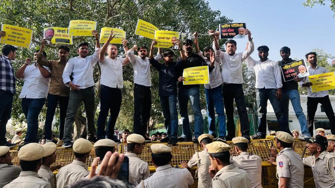 Telangana: BRS protests renaming of Annapurna Canteens to Indiramma Canteens