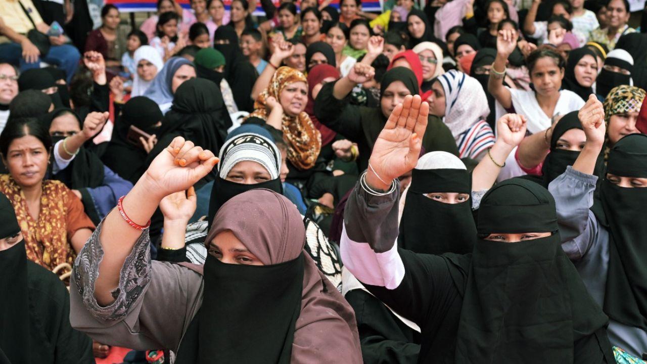 The protesters criticised a 2017 government resolution allowing schools to decide on students admissions and called for enforcement of 25 percent reservation for disadvantaged groups in non-minority private schools