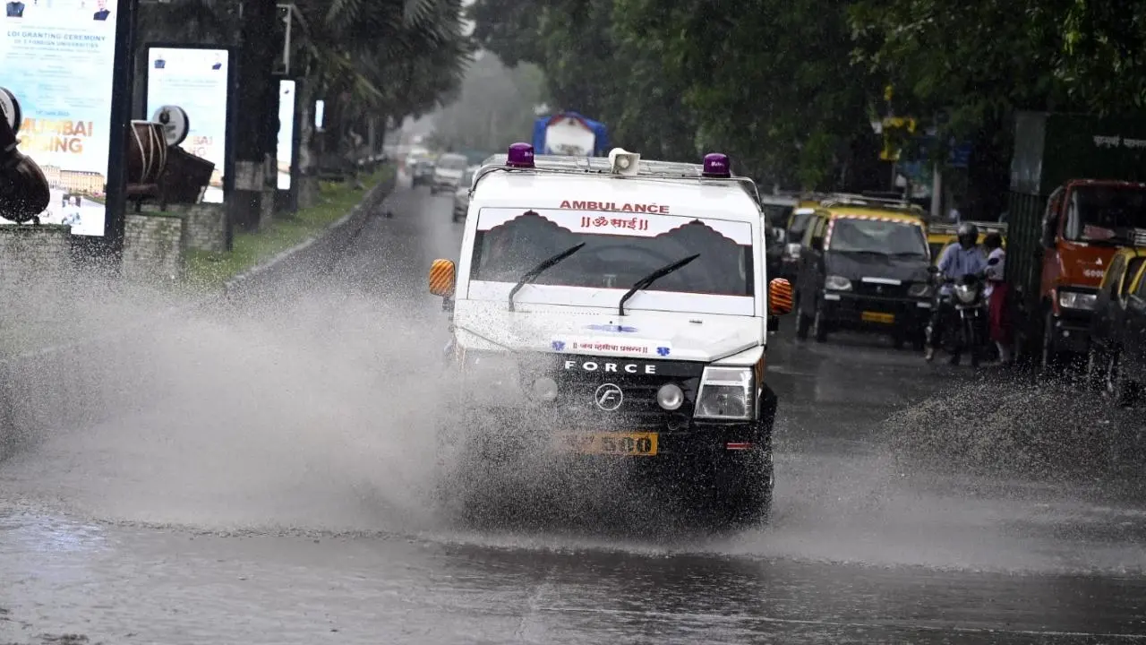 IN PHOTOS: Heavy rains lash parts of Mumbai as IMD issues 'orange alert'