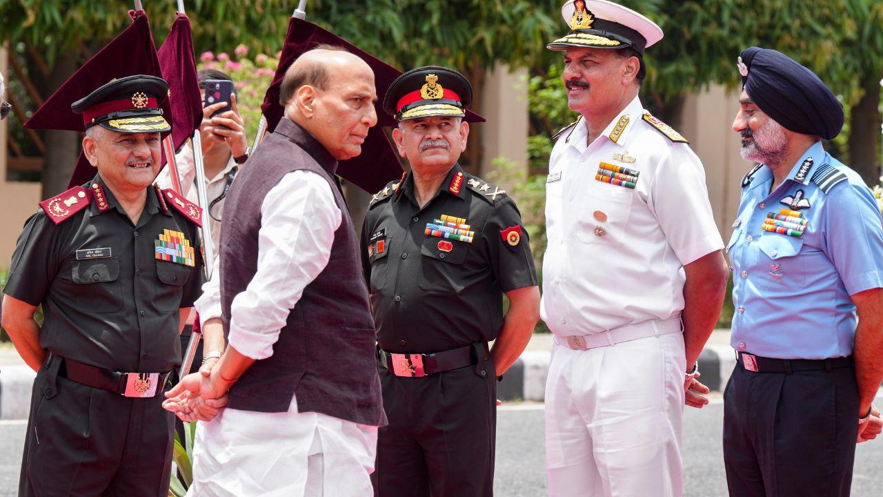 Union Defence Minister Rajnath Singh with Chief of Defence Staff (CDS) General Anil Chauhan, Chief of the Army Staff (COAS) General Upendra Dwivedi, Chief of the Naval Staff (CNS) Admiral Dinesh K Tripathi and Chief of the Air Staff (CAS) Air Chief Marshal AP Singh were present during a ceremonial reception of Deputy Prime Minister and Minister of Defence of Australia Richard Marles at the Manekshaw Centre, in New Delhi