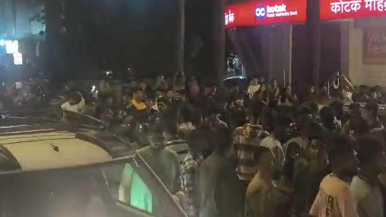 Following RCB's historic triumph, cricket fans were seen celebrating at Mahavir Nagar in Kandivali (West) in Mumbai.