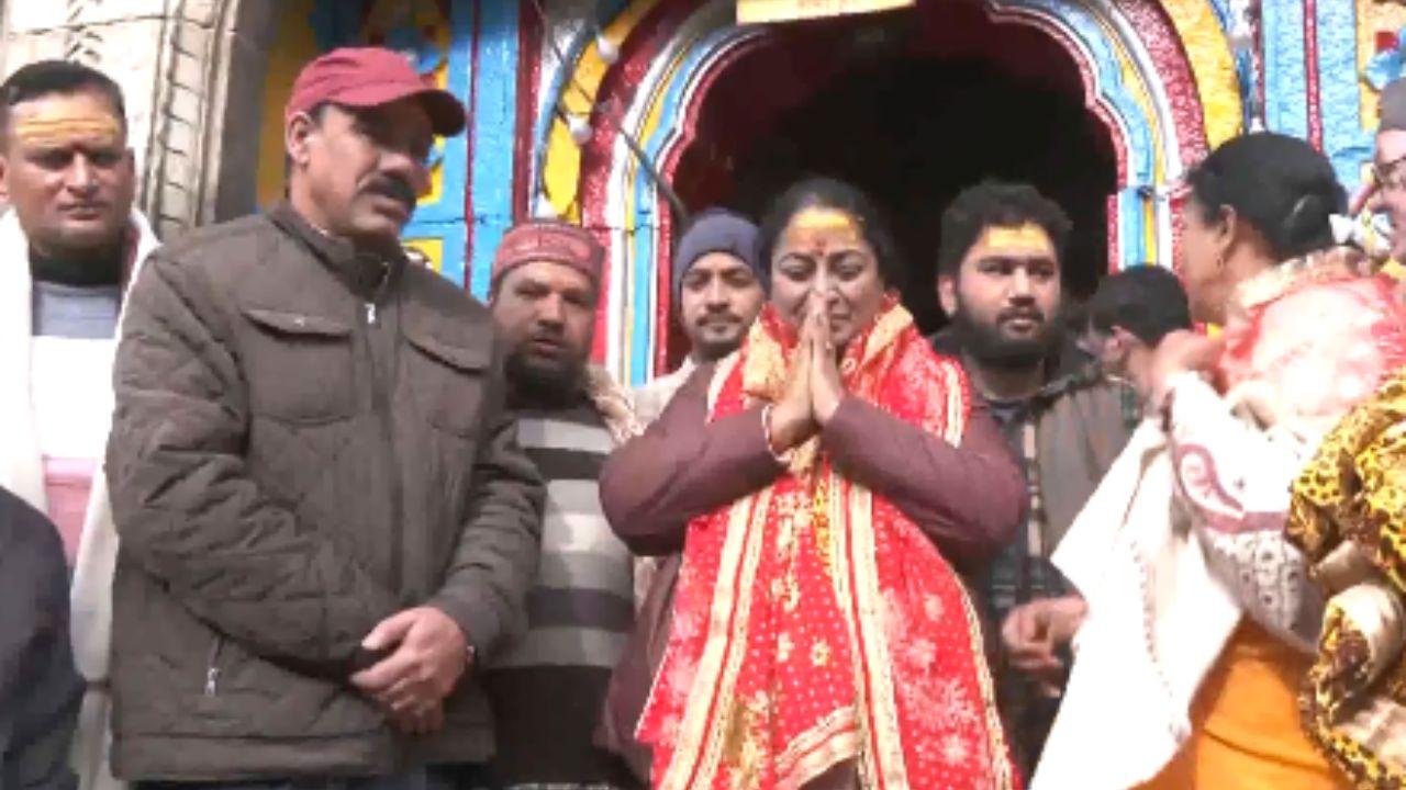 On Saturday, CM Gupta performed Yamuna Aarti at Vasudev Ghat to mark the completion of 100 days of the BJP government