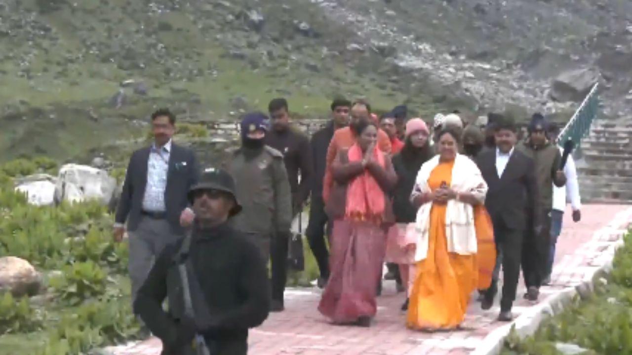The CM also met Swami Avdheshanand Giri Maharaj at Harihar Ashram in Haridwar