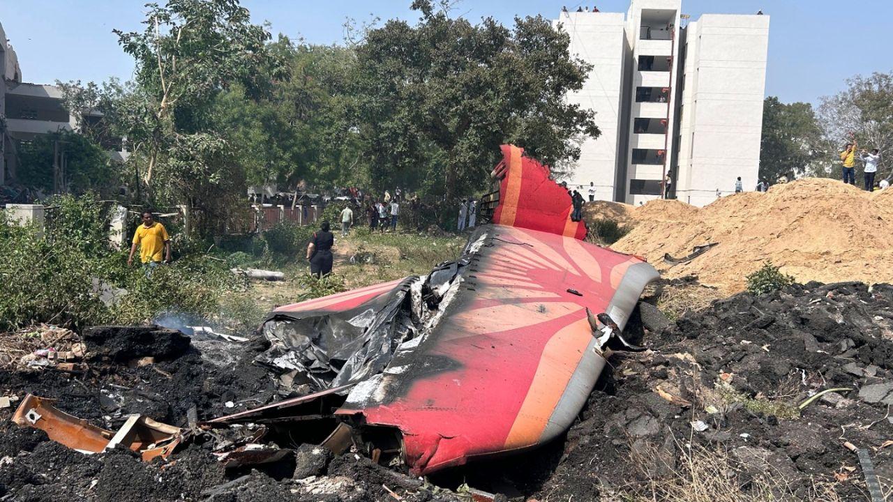 The area around the crash site was densely filled with plane wreckage. Additionally, several cars and vehicles parked on the hospital-college grounds also caught fire