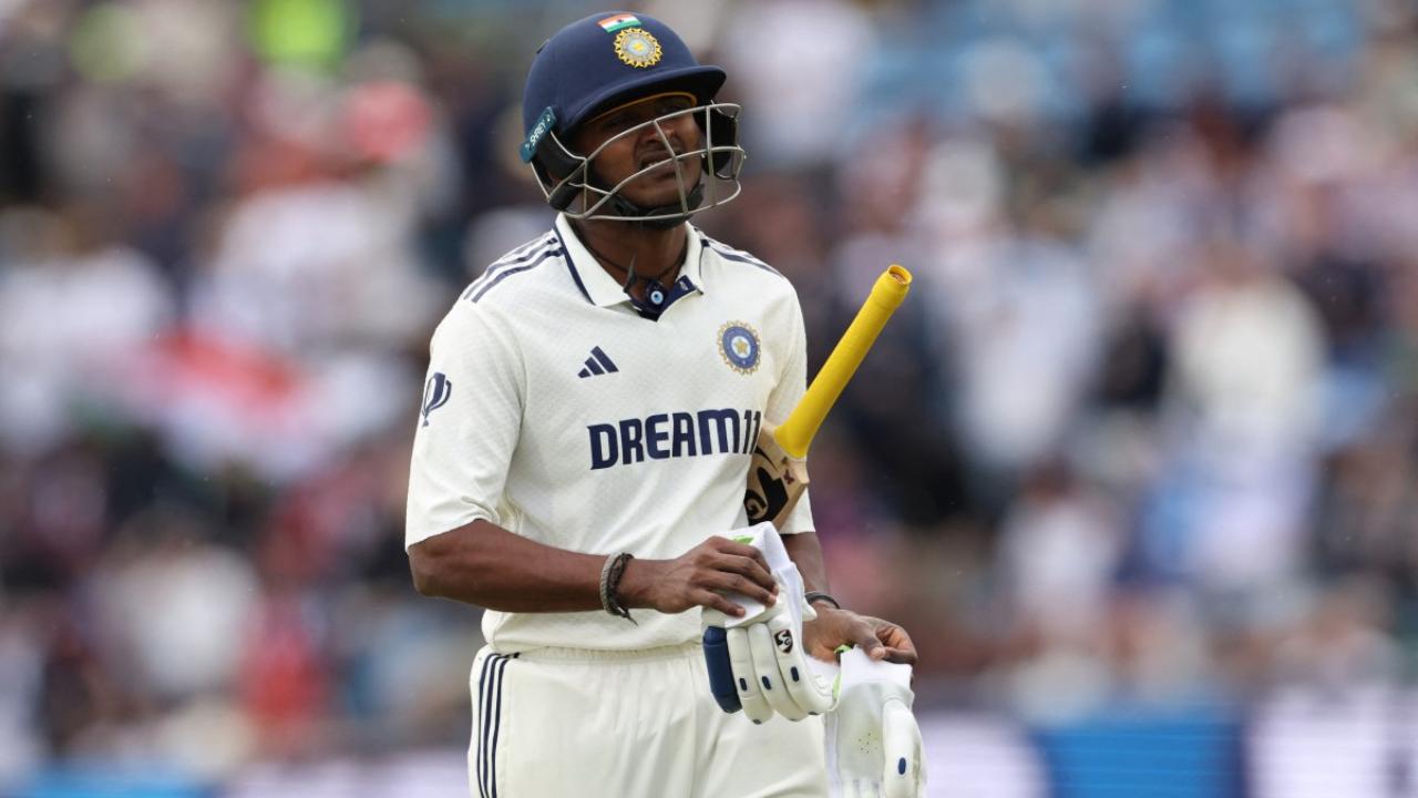 Debutant Sai Sudharsan was the next culprit, who allowed Jamie Smith a second life after spilling his catch in the 72nd over when he had just 19 runs across his name. Smith continued to bat for the next 7.5 overs and returned with 40 (Pic: AFP)