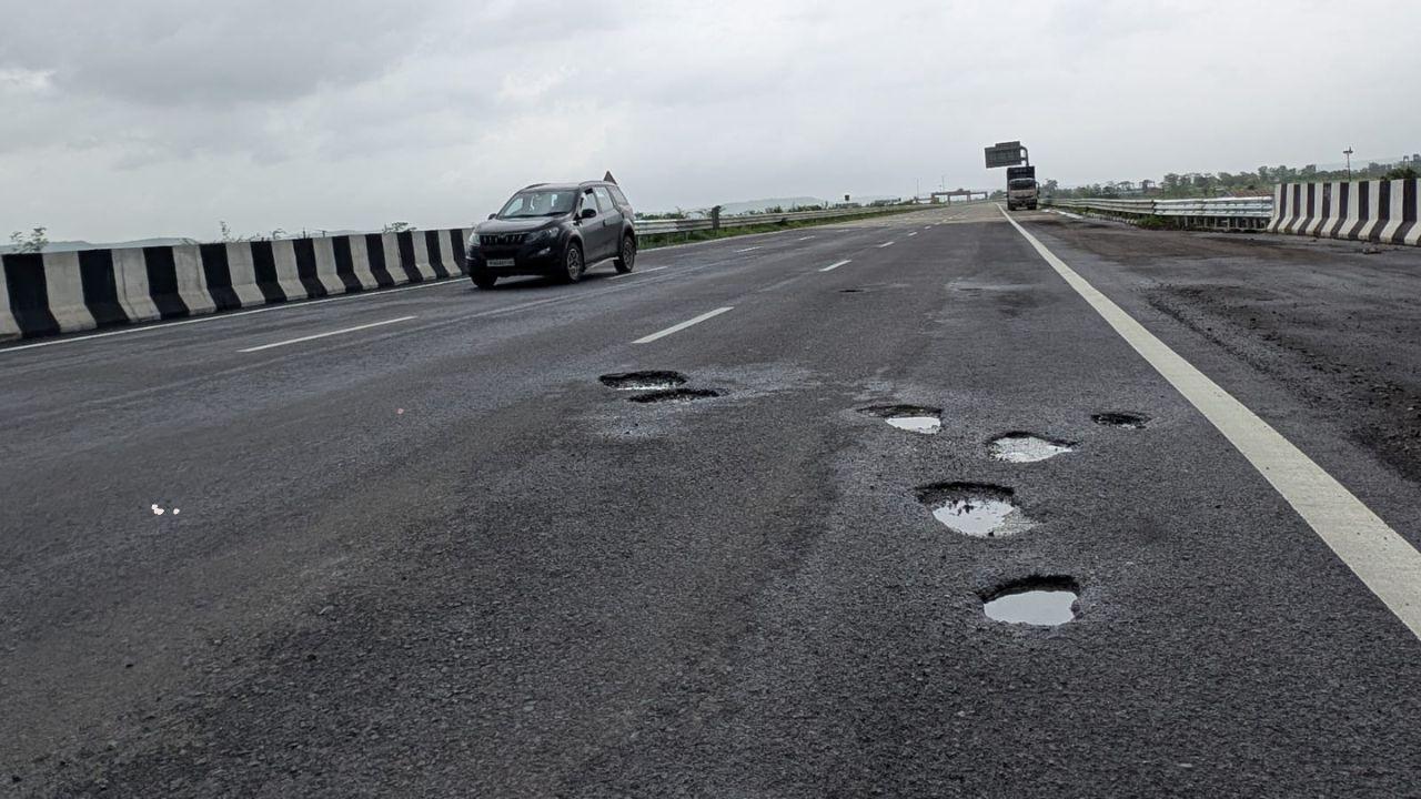 While most of the Samruddhi Mahamarg is constructed using cement concrete (CC), bridge portions are paved with asphalt. The pictures shared by the motorist reveal 5–6 visible potholes on the bridge surface of the expressway