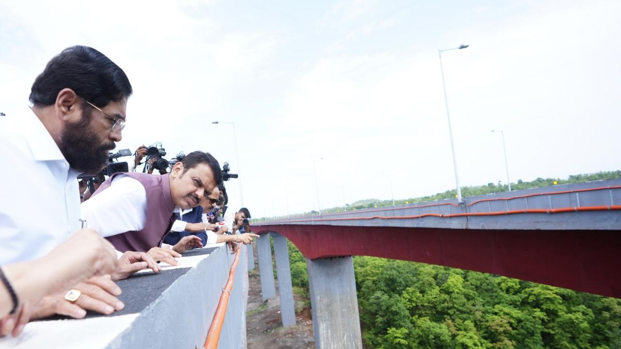 The Samruddhi Expressway features a speed limit of 120 km/h on plains and 100 km/h in ghat sections. It spans 392 villages, 26 talukas, and 10 districts across five revenue divisions