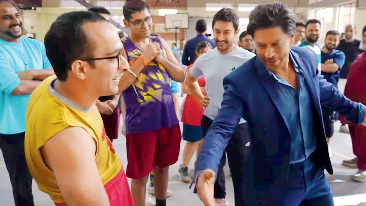 Shah Rukh Khan (right) with the cast of Sitaare Zameen Par