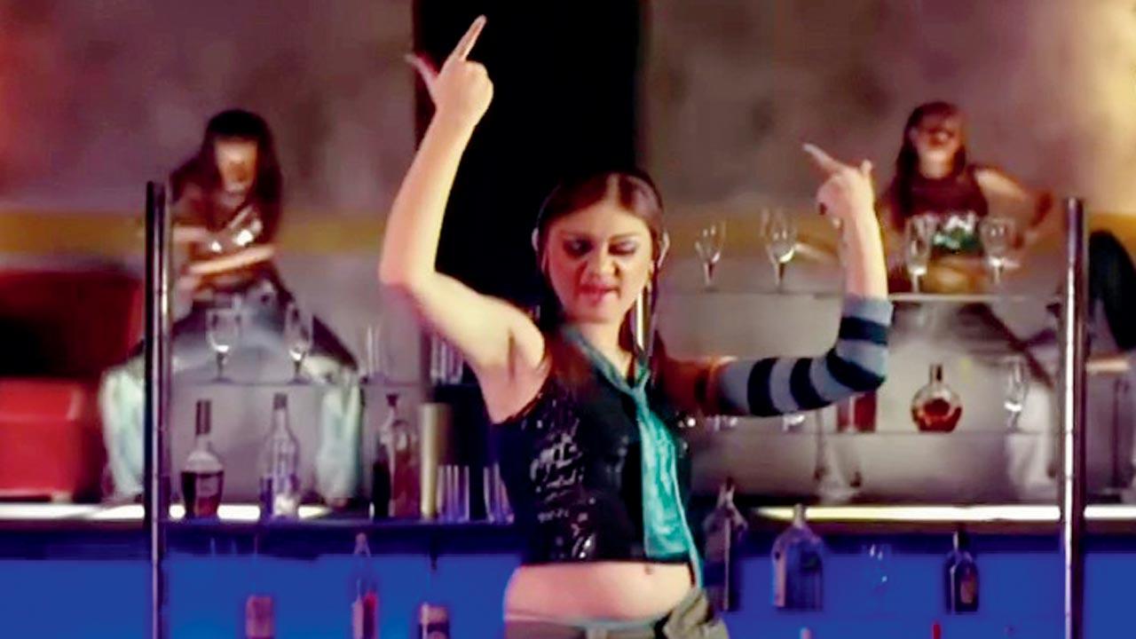 Shefali Jariwala in Kaanta laga song. Pics/Yogen Shah, Instagram