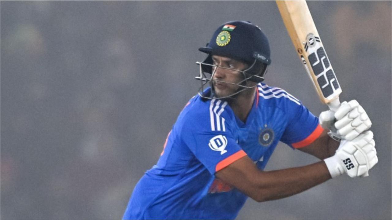 Shivam Dube gave finishing touches by smashing three boundaries and a maximum. Dube scored an unbeaten 27 runs in just 16 balls. Riding on his knock, Team India posted a total of 176 runs for the loss of seven wickets (Pic: File Pic)