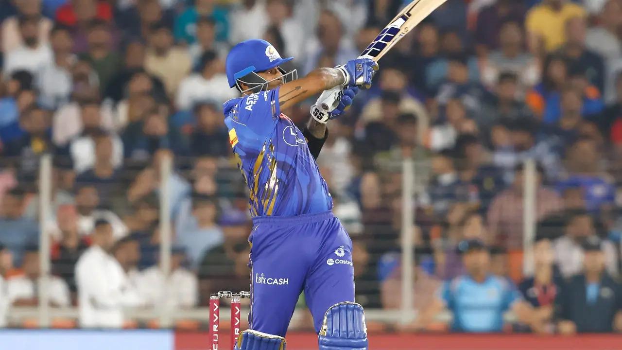 The 34-year-old surpassed former Royal Challengers Bengaluru's AB de Villiers' record of 687 runs in 2016 edition, which was the most runs by a non-opening batsman in an IPL season