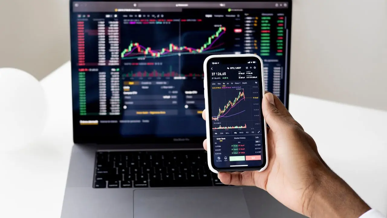 Nifty, Sensex open flat as investors stay cautious