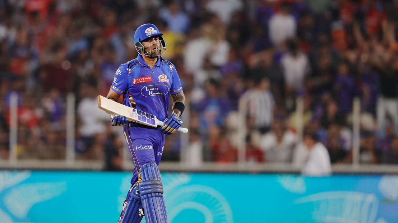 During the IPL 2025 Qualifier 2 match against Punjab Kings, Suryakumar Yadav played a knock of 44 runs in 26 balls. During his knock, he smashed four boundaries and three maximums. With this, he became the first non-opening batsman to score 700 runs in a single Indian Premier League season (Pic: X/@IPL)