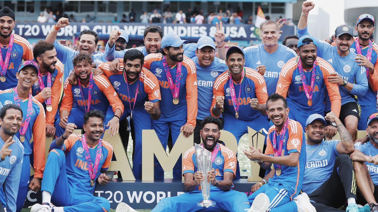Team India players celebrating their T20 World Cup 2024 triumph (Pic: X/@surya_14kumar)