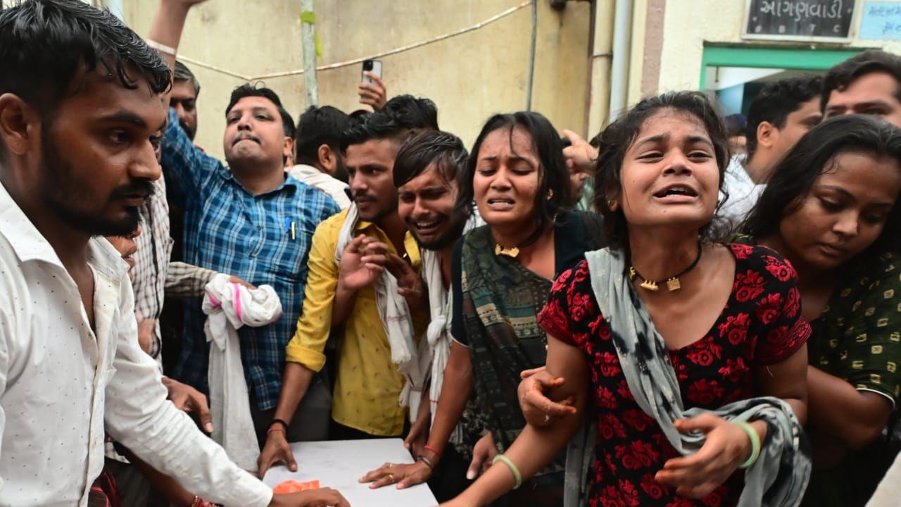 The teen’s mother, Sitaben Patni, who sustained serious burn injuries to her hands and back, was admitted to the Civil Hospital in Ahmedabad