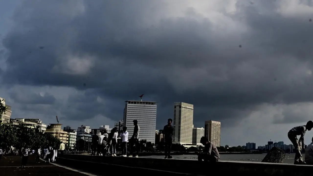 IN PHOTOS: As rains take a break, Mumbai continue to witness cloudy weather