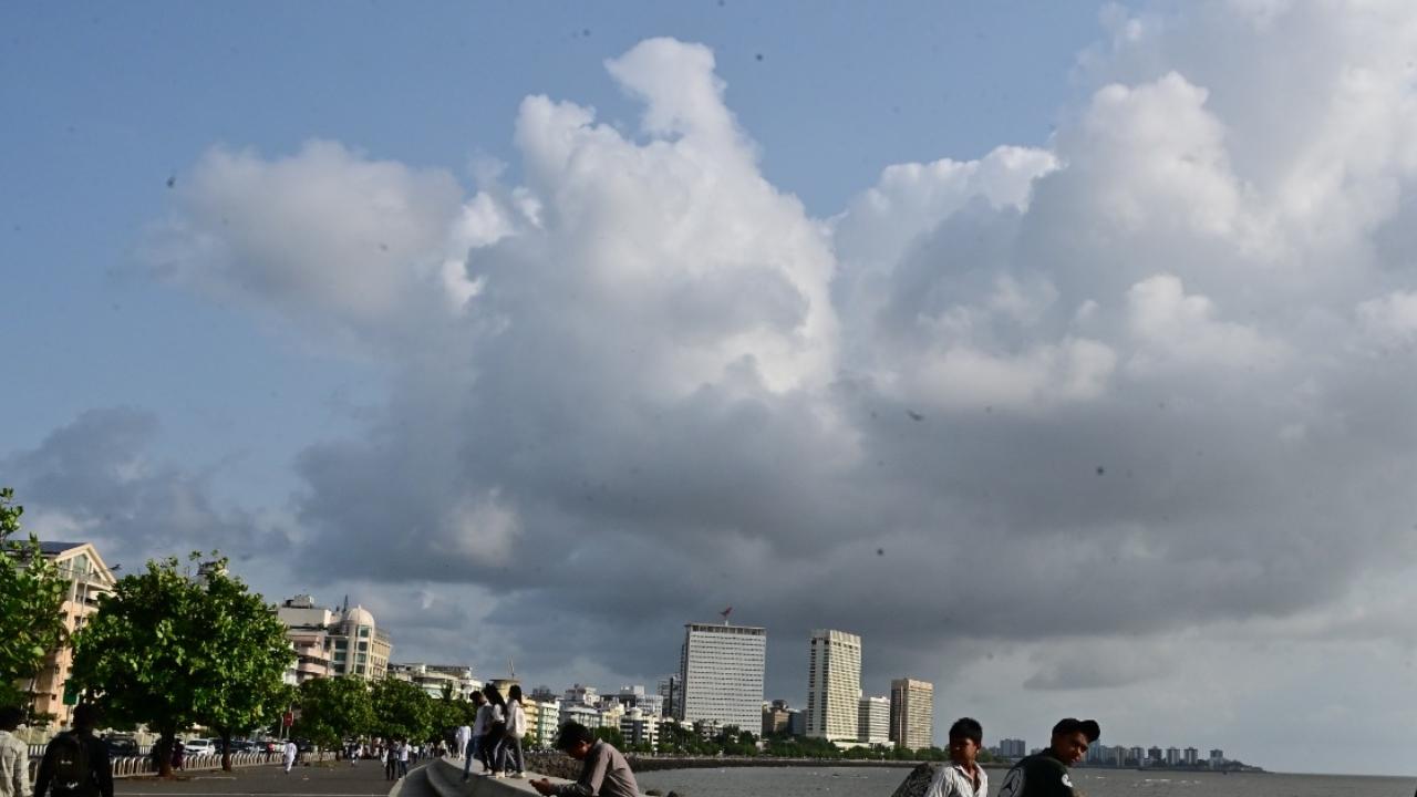 The IMD's Santacruz observatory recorded a maximum temperature of 33.5 degrees Celsius and a minimum of 28 degrees Celsius on Tuesday