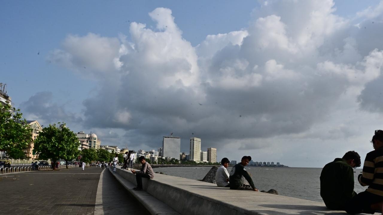 A high tide was expected on Tuesday at 11:41 am with a height of 4.14 meters, followed by another at 11:28 pm measuring 3.54 meters. The low tide was expected at 5:45 pm, reaching 2.10 meters. At 5:20 am on June 11, a low tide is expected of 0.71 meters