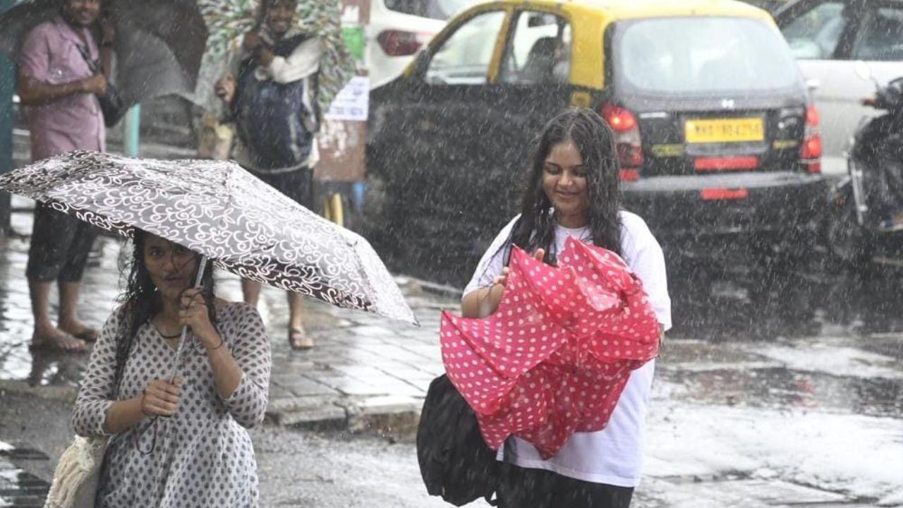 The city and suburbs are expected to experience a generally cloudy sky with the possibility of heavy rainfall at a few locations