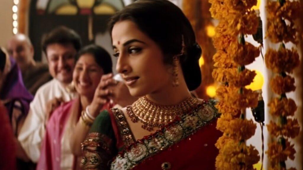 Vidya’s debut in Parineeta was beautiful and iconic. The role of Lalita was delicate, dignified, and rich in emotional depth. Lalita’s silence spoke volumes, and Vidya gave her an inner strength that resonated deeply. 