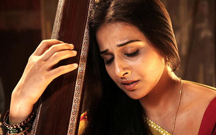 With layers of grief, seduction, and mystery, Vidya as Krishna in Ishqiya was one of the most fascinating characters the actress ever played. Unpredictable, manipulative, yet heartbreakingly human, she dived into grey characters for the first time and turned them into gold. 