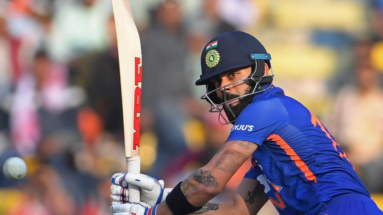Despite losing the early wicket, stalwart Virat Kohli anchored the innings by playing a crucial knock of 76 runs. His knock came in 59 balls, including six boundaries and two maximums (Pic: File Pic)
