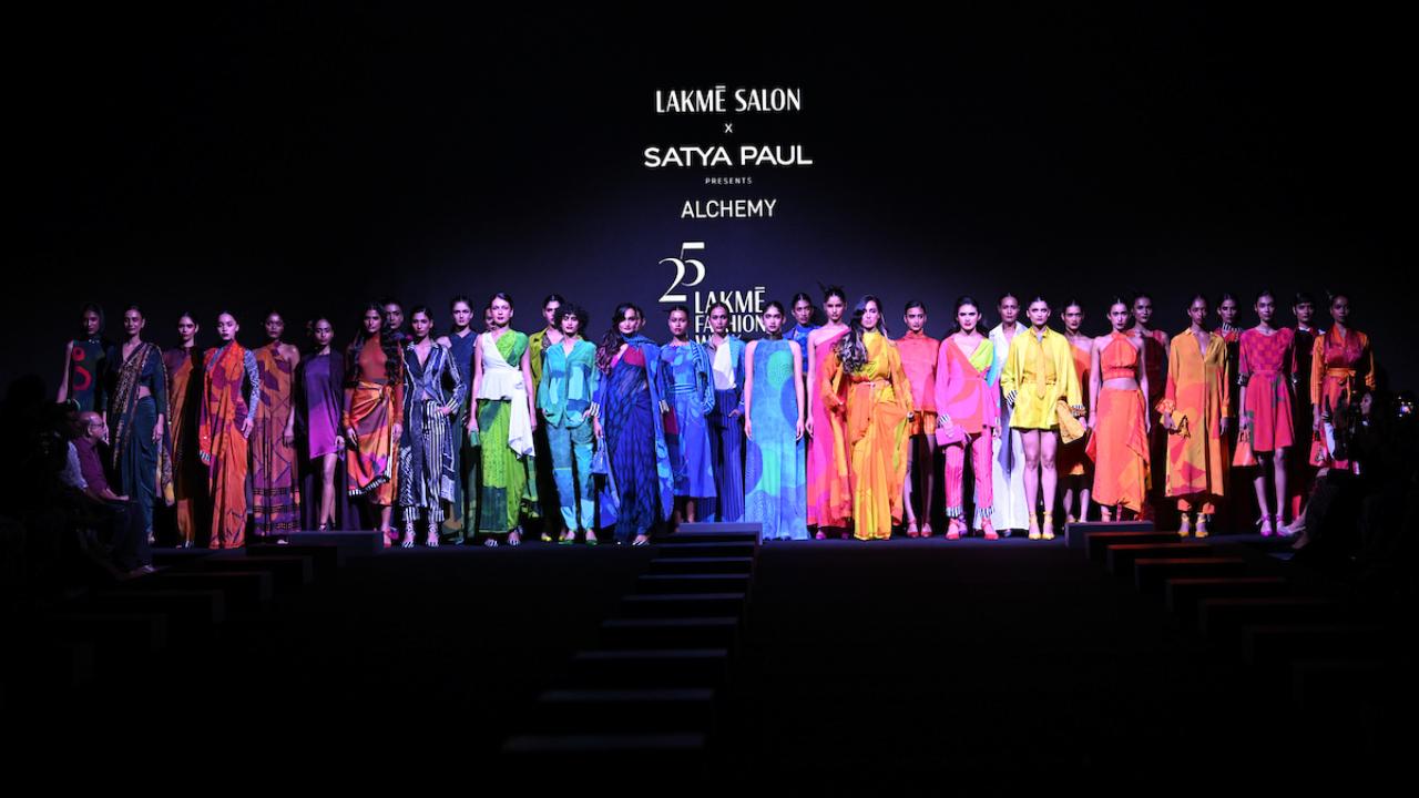 On Day 2, Satya Paul presented the collection ‘Alchemy’ in collaboration with Lakme Salon. Inspired by mid-century modernists Ellsworth Kelly and Matisse, the designs celebrated fearless individuality. Flowing kaftans, striking tunics and dresses stole the spotlight on the runway, embodying a wardrobe that seamlessly transitions from day to night.